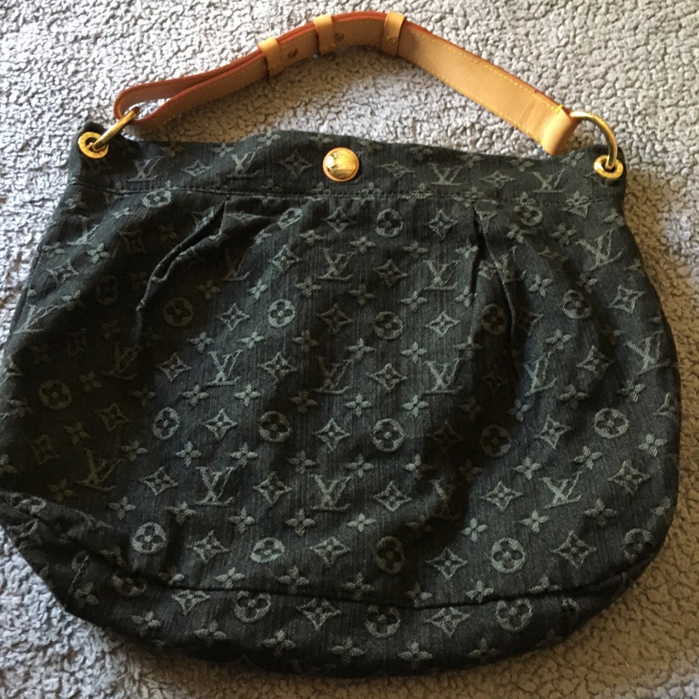 Hand bag